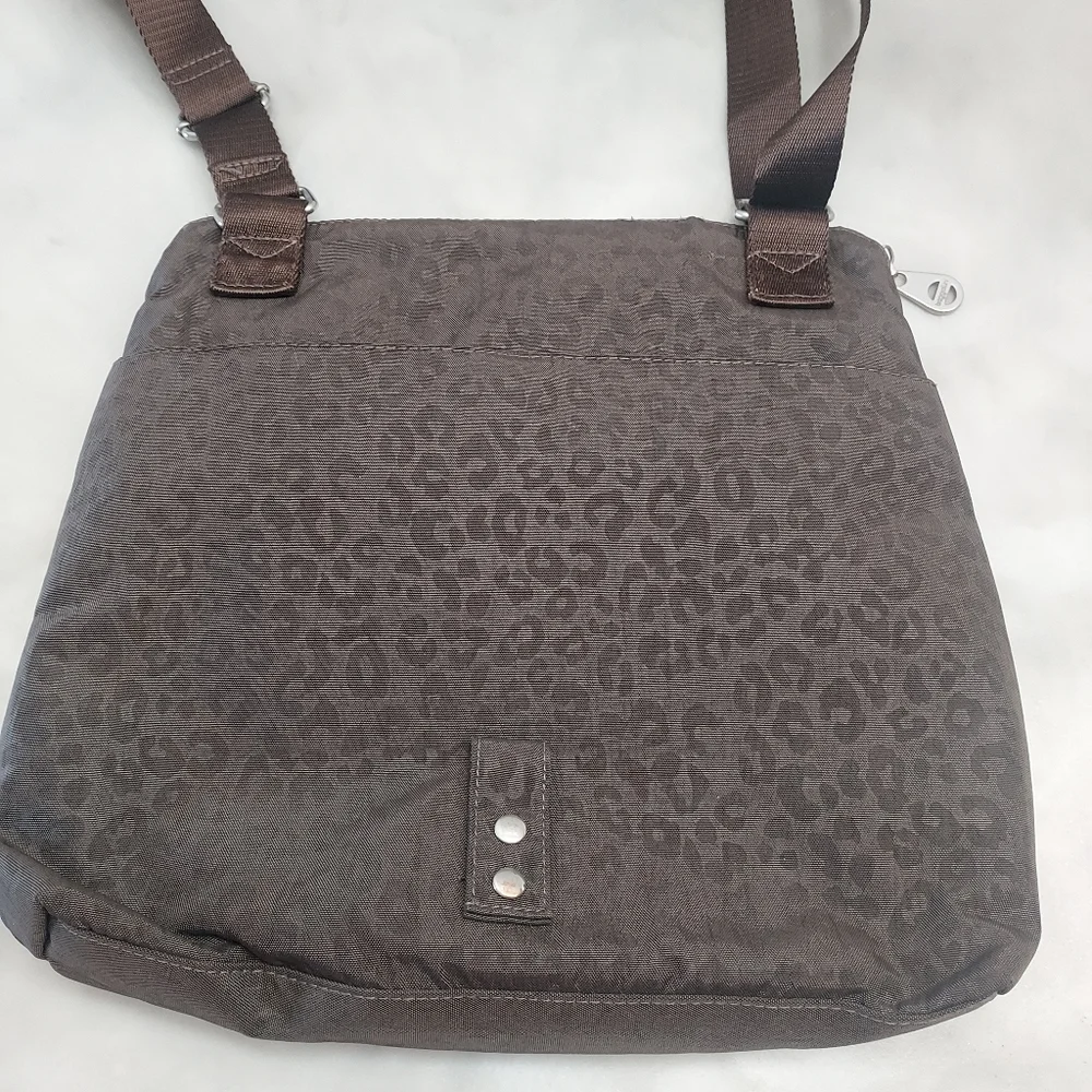 Baggellini Brown Spotted Animal Leopard Print Travel Bag - Picture 5 of 10